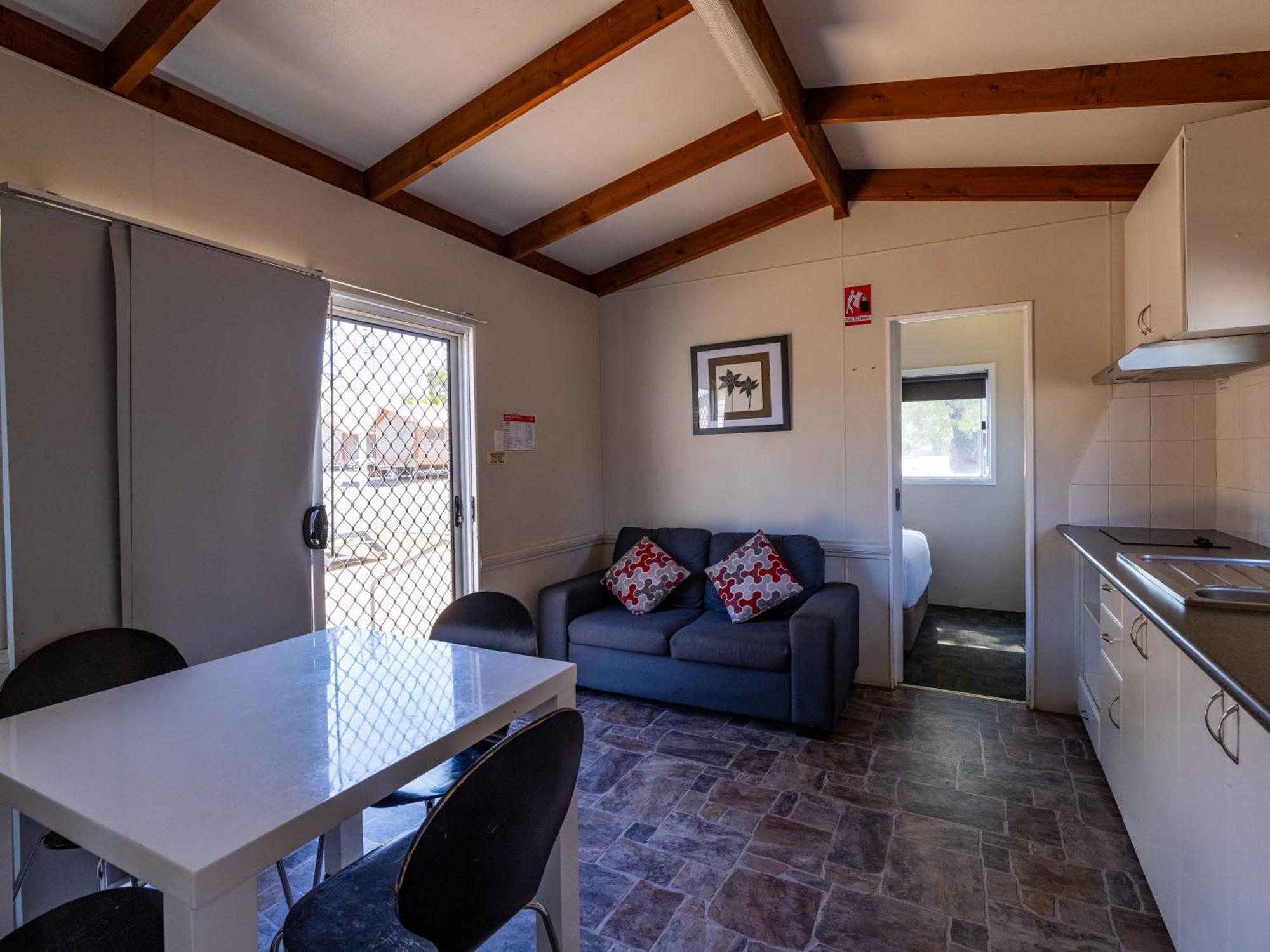 Nrma Dubbo Holiday Park Room photo