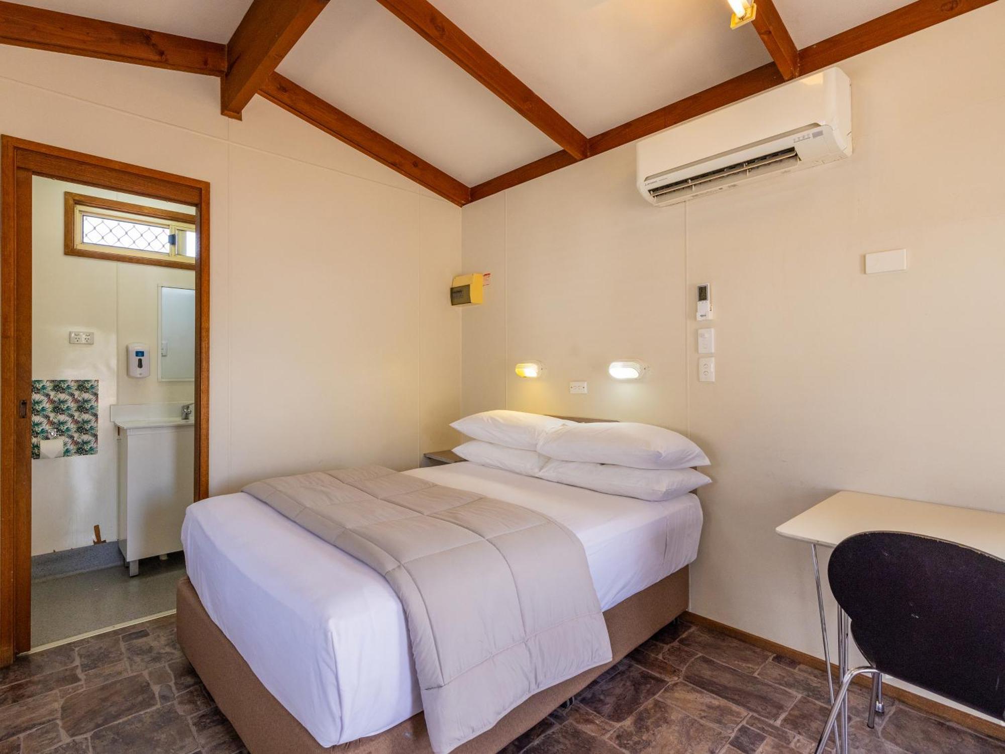 Nrma Dubbo Holiday Park Room photo