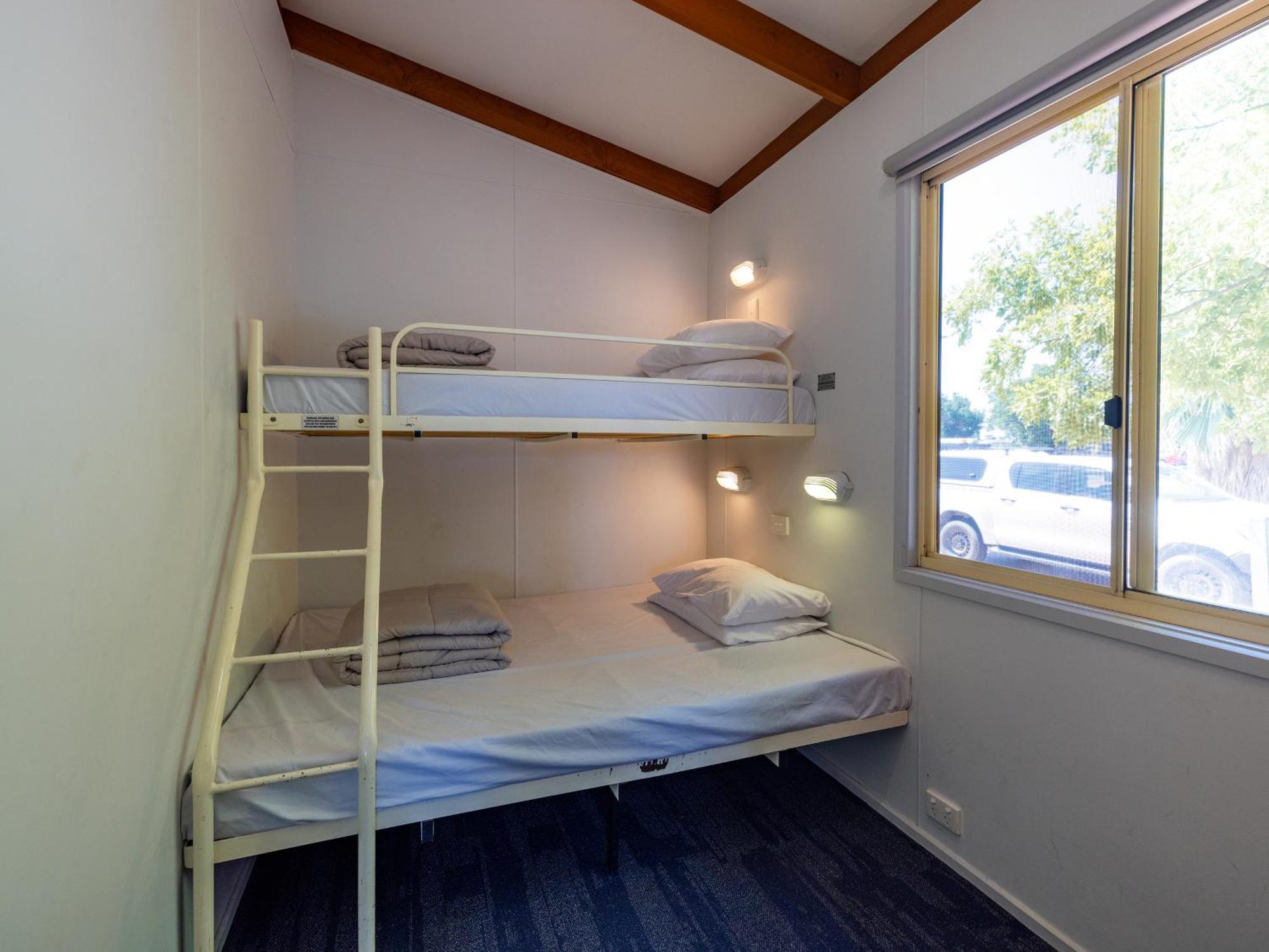 Nrma Dubbo Holiday Park Room photo